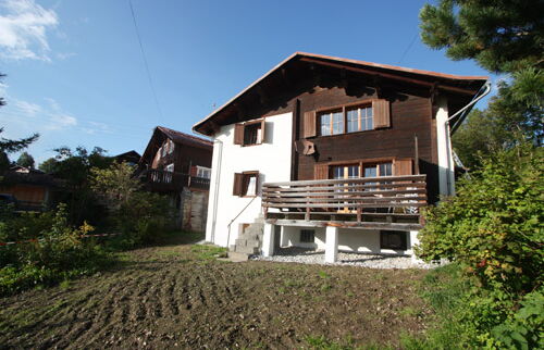 Bauernhaus mit Stall und Garten in Feldis